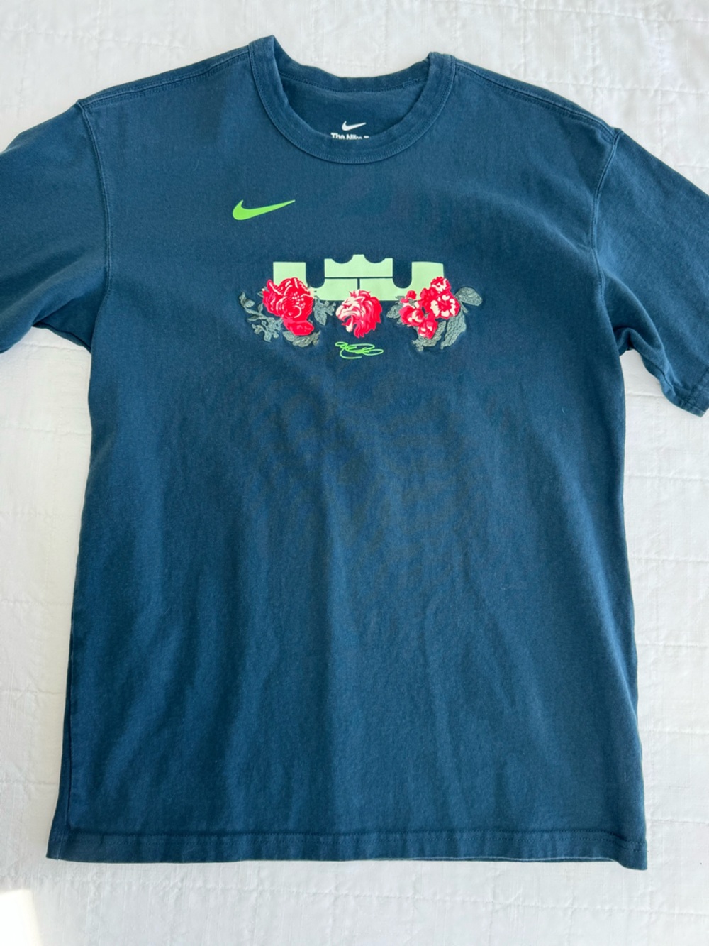 Nike LeBron James Max 90 Tee. Loose Fit Mens Size Small